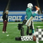 210210_Robot-vs-NFL-Kicker_001