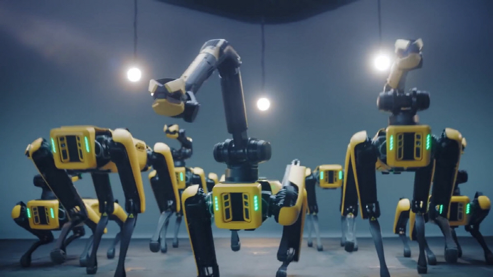 Hyundai Welcomes Boston Dynamics to 'the Family' with Special Video Showing  BTS Dancing with Robots